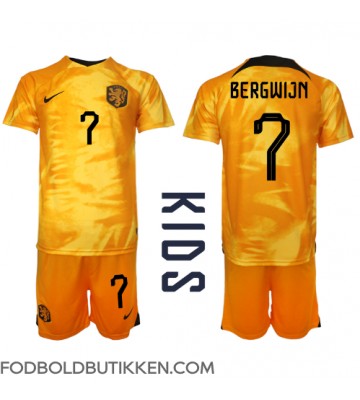 Holland Steven Bergwijn #7 Hjemmebanetrøje Børn VM 2022 Kortærmet (+ Korte bukser)